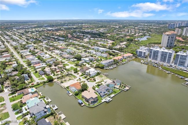 431 Palm Ct, House other with 4 bedrooms, 4 bathrooms and null parking in NAPLES FL | Image 6