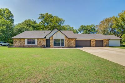 8104 S 43rd West Avenue, House other with 3 bedrooms, 2 bathrooms and null parking in Tulsa OK | Image 1