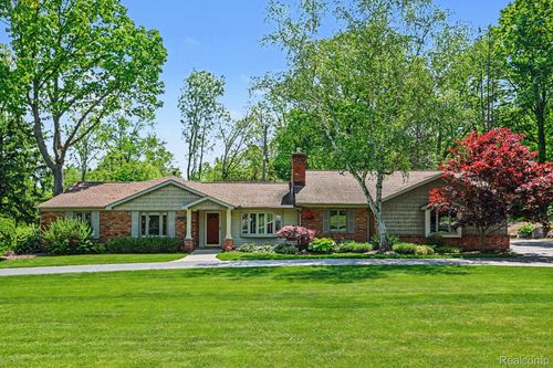 2080 Teggerdine Rd, White Lake, MI, 48386-1750 | Card Image
