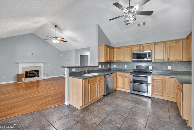 687 Majesty Xing, House other with 3 bedrooms, 2 bathrooms and 2 parking in Winder GA | Image 10