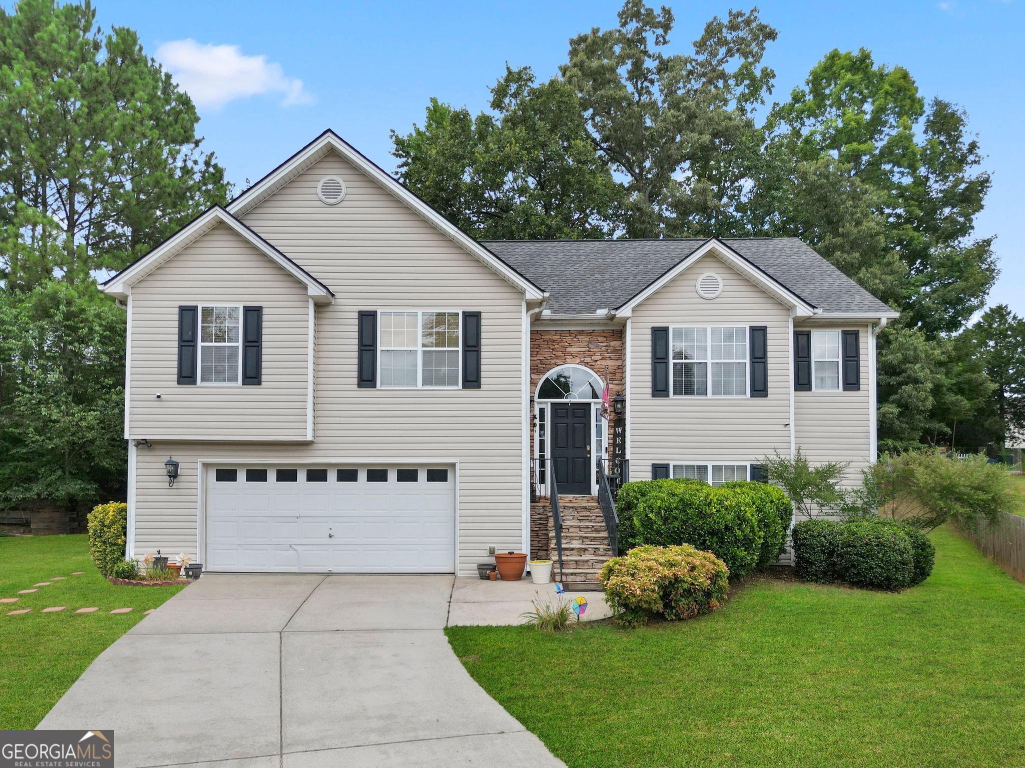 Lewis Ridge Cir, Lawrenceville, GA 30045