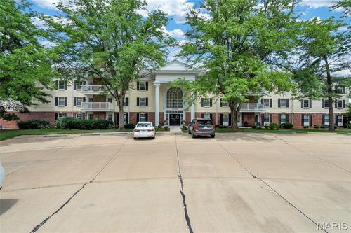 apt-11-15009 Claymoor Ct, Chesterfield, MO, 63017-7857 | Card Image