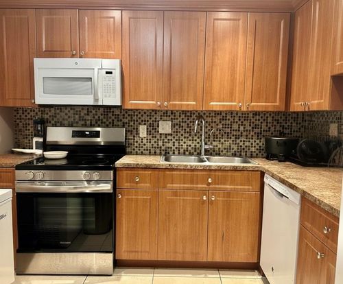 apt-223-5985 Del Lago Cir, Sunrise, FL, 33313-6311 | Card Image