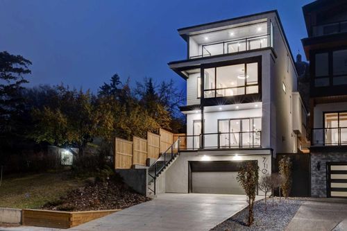 710 Bridge Cres Ne, Calgary, AB, T2E5B5 | Card Image