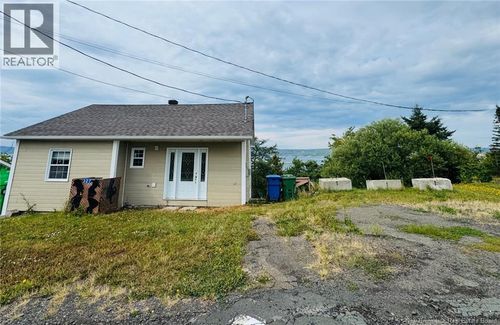 327 Victoria St, Dalhousie, NB, E8C2T7 | Card Image