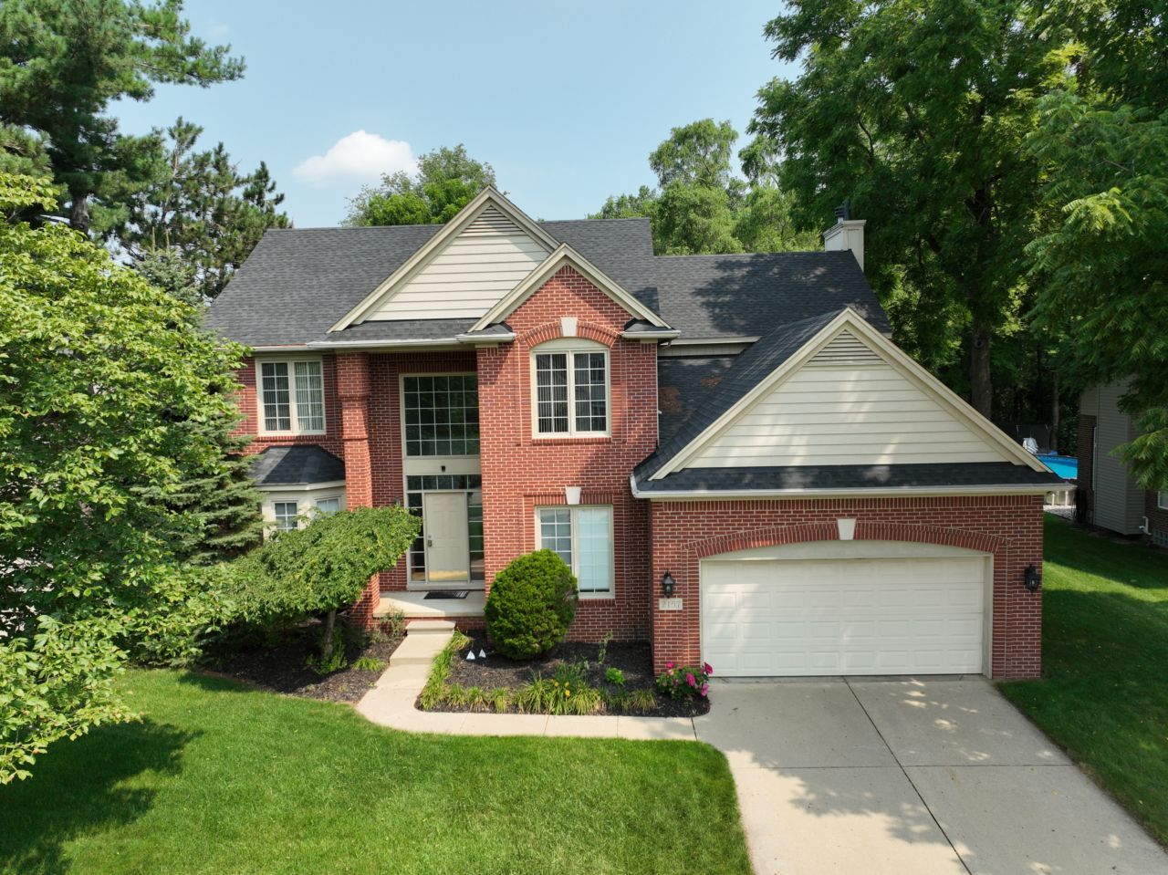 Radcliffe Dr, Troy, MI 48085