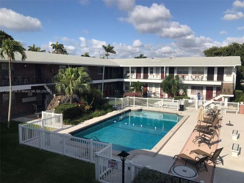 apt-204-1050 Atlantic Shores Blvd, Hallandale Beach, FL, 33009-2640 | Card Image