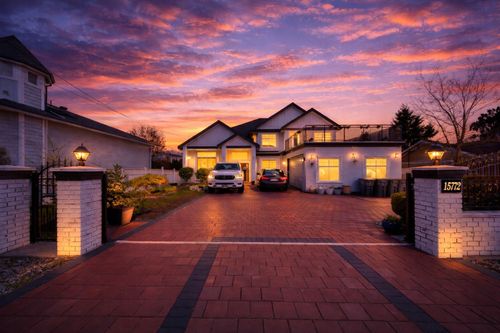 1572 160 St, Surrey, BC, V4A4W9 | Card Image