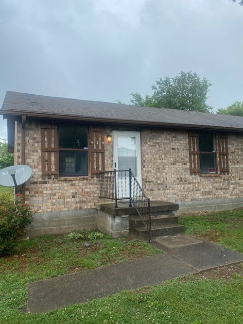 910 Laura St, Gallatin, TN, 37066-2694 | Card Image