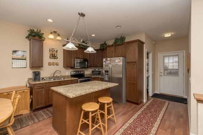 4129 Jarmann Ln, Townhouse with 3 bedrooms, 3 bathrooms and null parking in Shakopee MN | Image 5