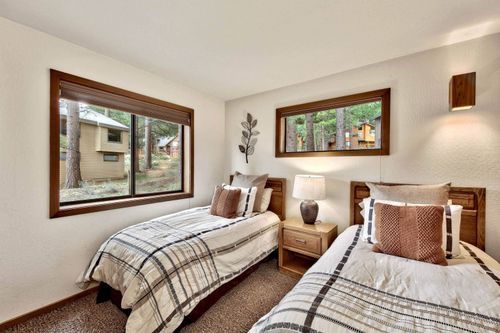 253 Basque Dr, Truckee, CA, 96161-3911 | Card Image