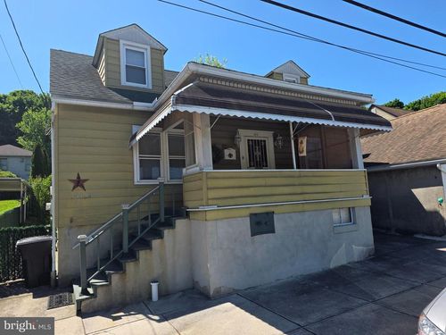 412 W Bertsch St, LANSFORD, PA, 18232-1003 | Card Image