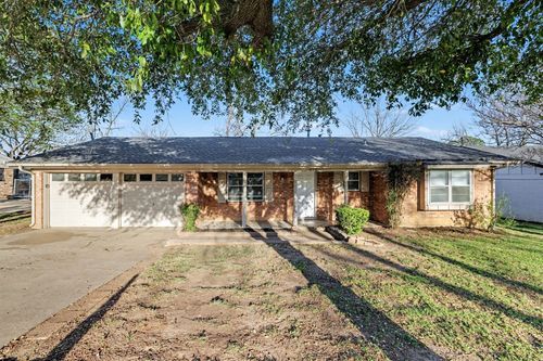 832 Gregory Ave, Bedford, TX, 76022-7843 | Card Image
