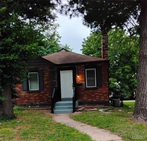 321 Henquin Dr, Saint Louis, MO, 63135-1842 | Card Image