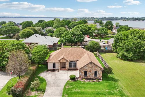 7187 Edgewater Dr, Willis, TX, 77318-9186 | Card Image
