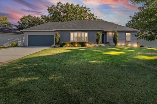 10201 Oakridge Dr, Overland Park, KS, 66212-1756 | Card Image