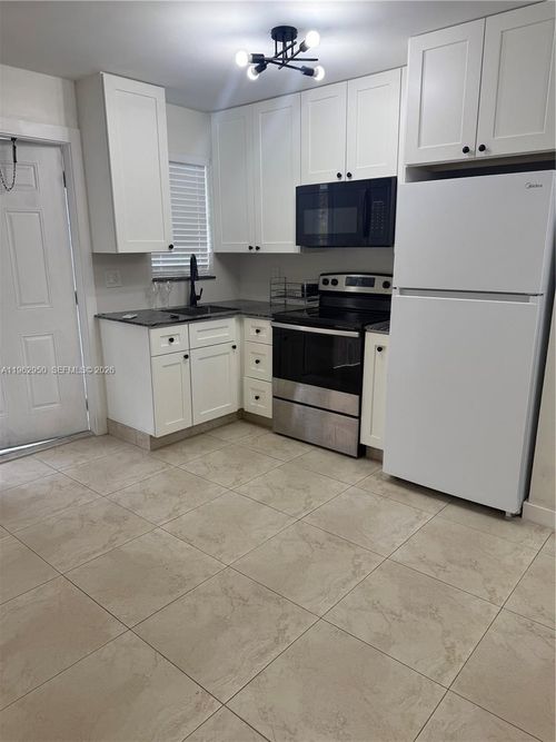 apt-8-722 Ne 8th St, Hallandale Beach, FL, 33009-2598 | Card Image