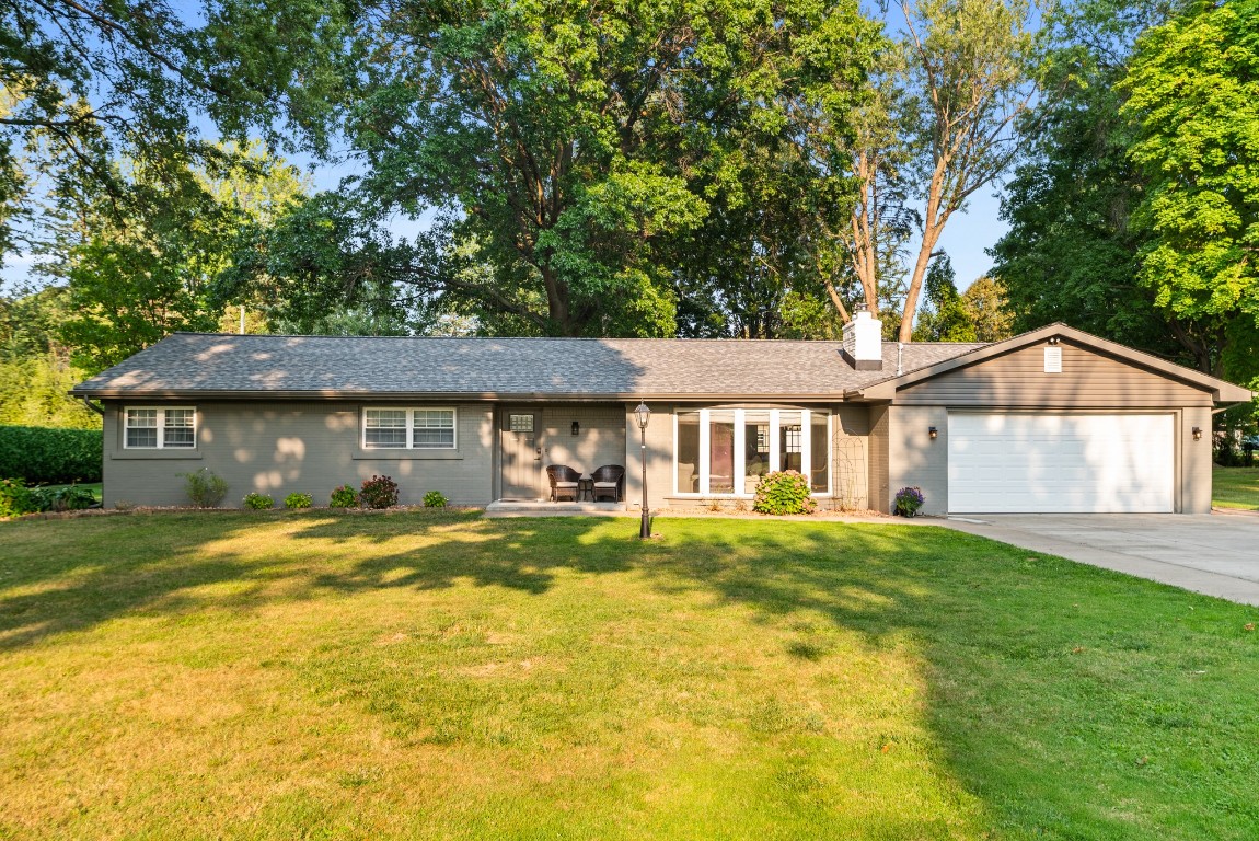 Spring Lake Dr, Erie, PA 16505