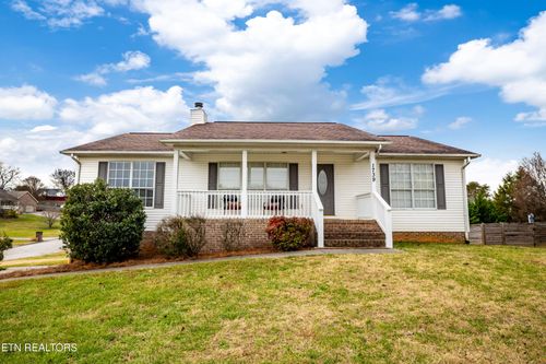 1739 Northfield Dr, Maryville, TN, 37804-3694 | Card Image