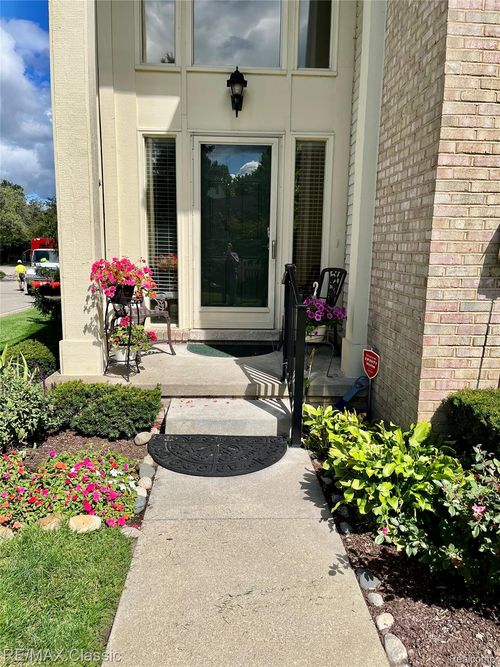5-6094 Simsbury Ct, West Bloomfield Charter Township, MI, 48322 | Card Image