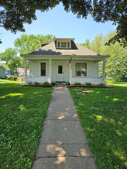 718 Broadway Ave, Wabasha, MN, 55981-1616 | Card Image