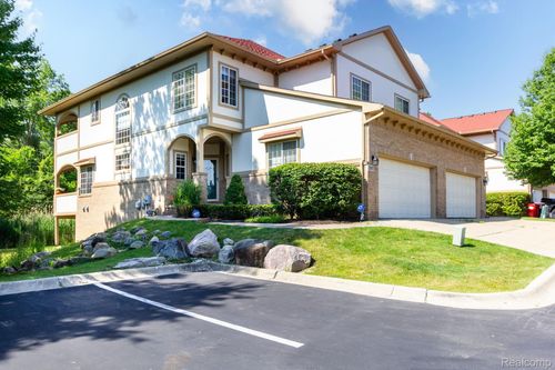 5959 Bella Vista Dr, West Bloomfield, MI, 48322-4917 | Card Image