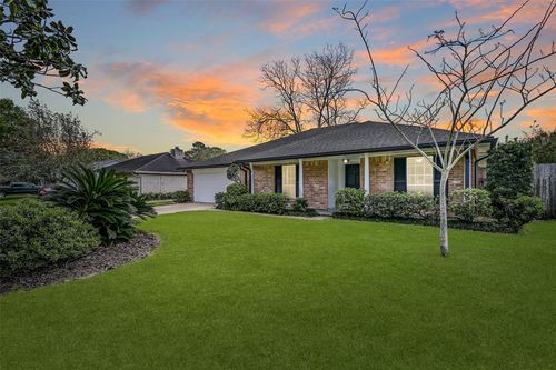 305 Westwood Drive, Friendswood, TX, 77546 | Card Image