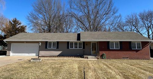 3006 Se Downing Dr, Topeka, KS, 66605-2142 | Card Image