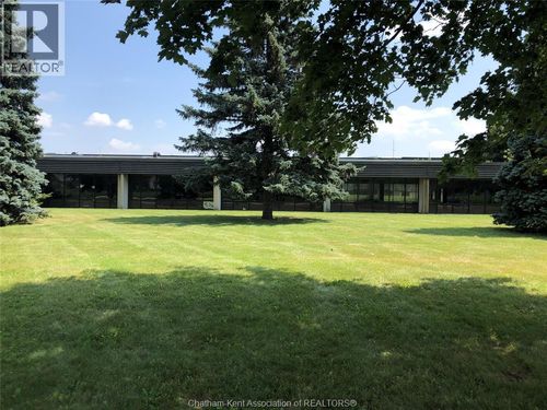 540 Park Ave E, Chatham, ON, N7M5J4 | Card Image