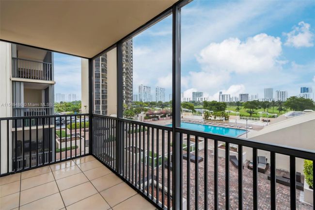 528 - 20301 W Country Club Dr, Condo with 2 bedrooms, 2 bathrooms and null parking in Aventura FL | Image 21