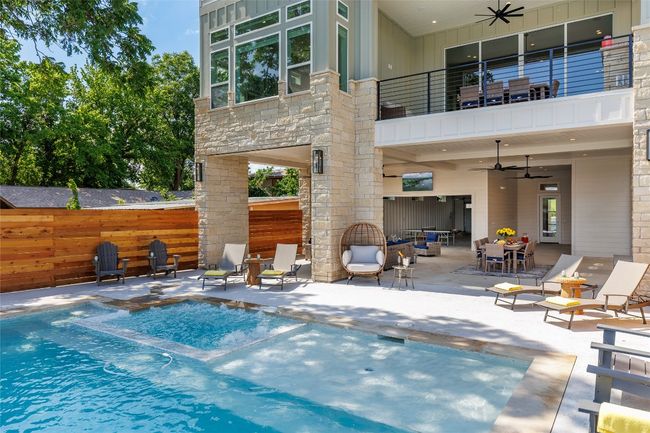 Relax by the pool or hot tub and enjoy Lake Life. | Image 6