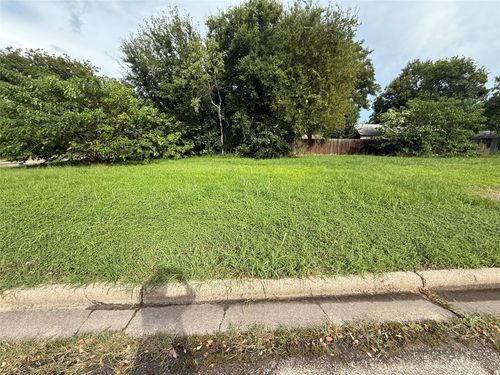 116 8th St N, Texas City, TX, 77590-7556 | Card Image