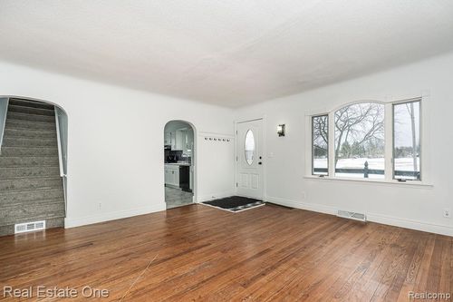 1605 Hudson St, Essexville, MI, 48732-1362 | Card Image