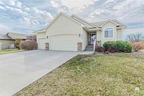 2101 Thompson Dr, Junction City, KS, 66441-1912 | Card Image