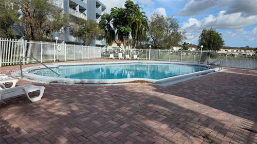 apt-l420-9375 Fontainebleau Blvd, Miami, FL, 33172-4645 | Card Image