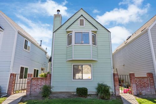 426 Benjamin Place, Manteca, CA, 95337 | Card Image