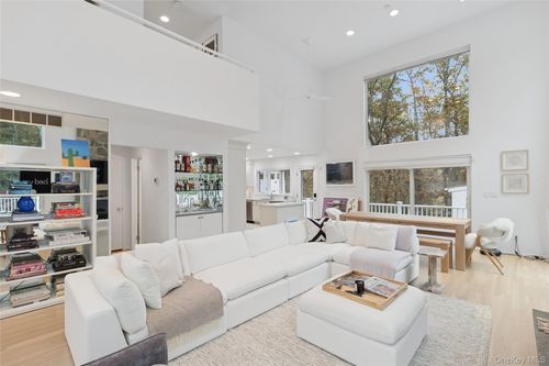 17 Lyme Ln, East Hampton, NY, 11937-5162 | Card Image