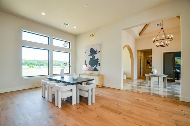 Dining area off the kitchen. | Image 36