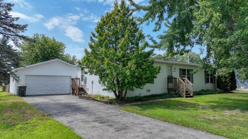 W8241 Woodview Dr, Onalaska, WI, 54650-9770 | Card Image