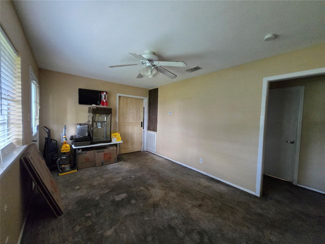 610 E Division St, House other with 3 bedrooms, 2 bathrooms and 3 parking in Edna TX | Image 25
