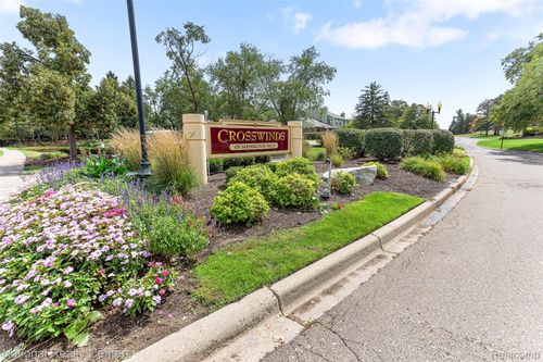 38860 Country Cir, Farmington Hills, MI, 48331-1025 | Card Image
