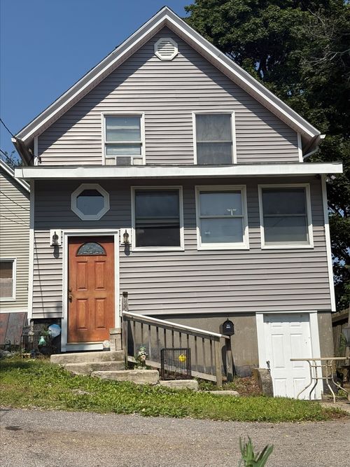 38 Mountain Ave, New London, CT, 06320-5635 | Card Image