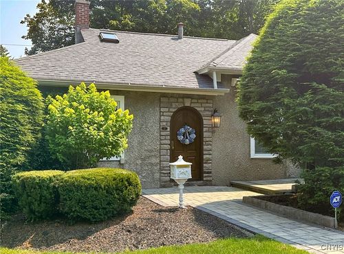 2 Longfellow Dr, New Hartford, NY, 13413-2205 | Card Image