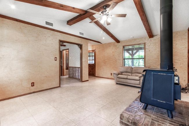 13402 County Road 1131, House other with 3 bedrooms, 2 bathrooms and null parking in Flint TX | Image 7