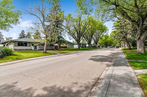 74 Armstrong Crescent Se, Calgary, AB, T2J0X3 | Card Image