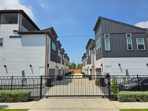 611 N Emile St, Houston, TX, 77020-7122 | Card Image