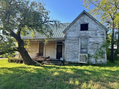 308 E Duncan Avenue, House other with 2 bedrooms, 2 bathrooms and null parking in Comanche TX | Image 1