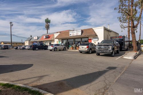 10400 Main Street, Lamont, CA, 93241 | Card Image