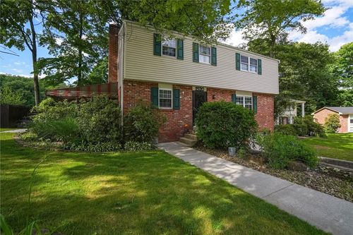 1520 Woodstream Dr, Glenshaw, PA, 15116-2532 | Card Image