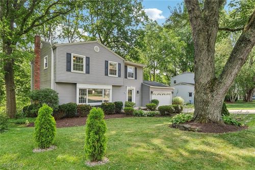 2331 Woodpark Rd, Fairlawn, OH, 44333-3938 | Card Image